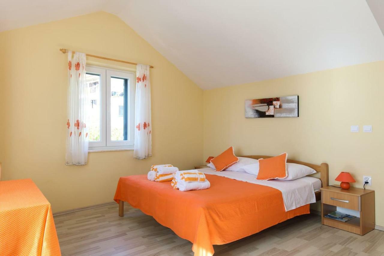 Orange Eni Hvar Town